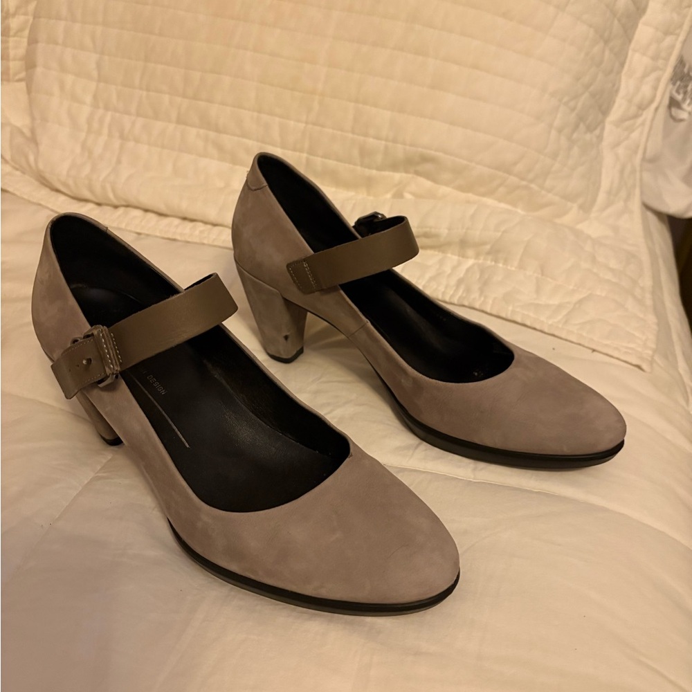 Ecco Taupe Mary Jane Heels with Olive Strap